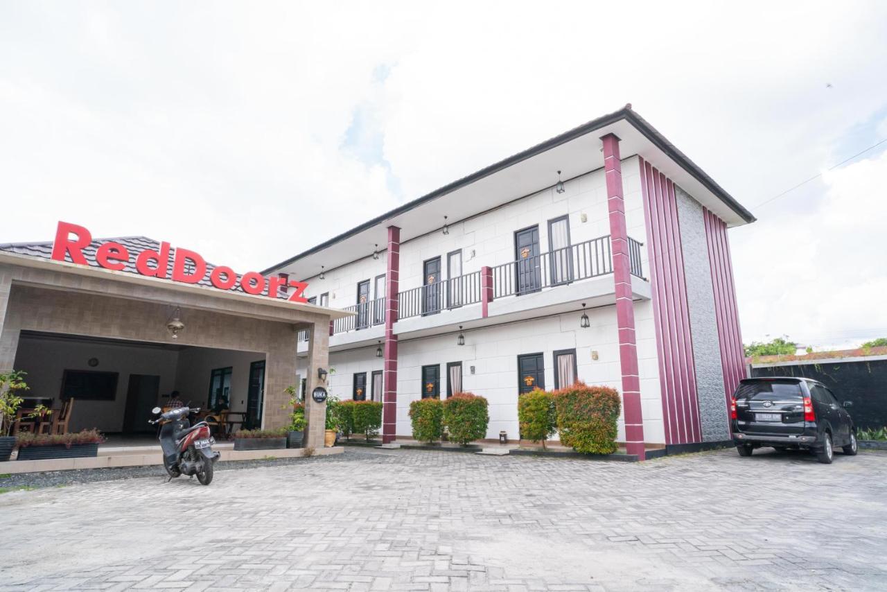 Reddoorz @ Wisma Pangrango Palangkaraya Buitenkant foto