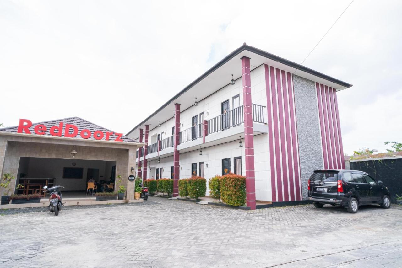 Reddoorz @ Wisma Pangrango Palangkaraya Buitenkant foto