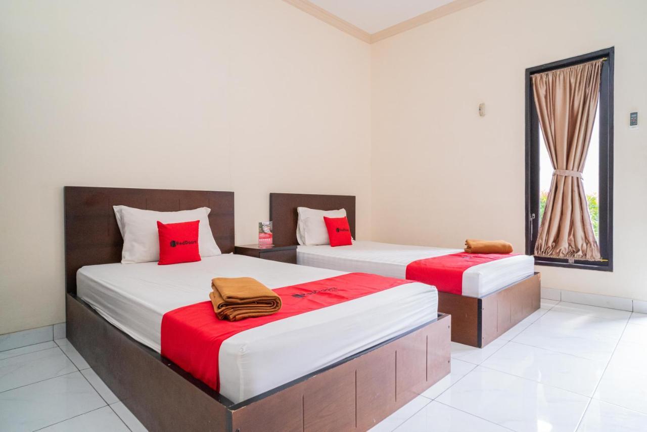 Reddoorz @ Wisma Pangrango Palangkaraya Buitenkant foto