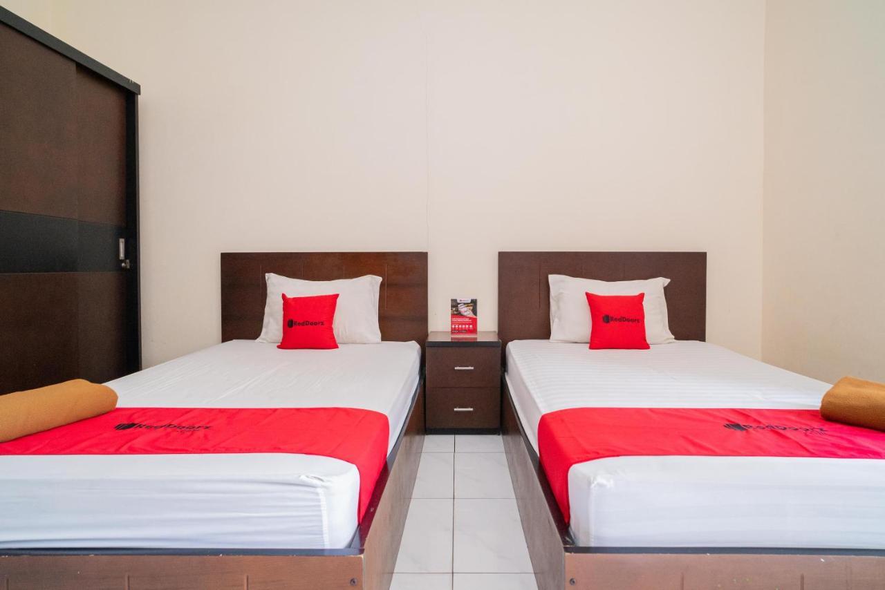 Reddoorz @ Wisma Pangrango Palangkaraya Buitenkant foto