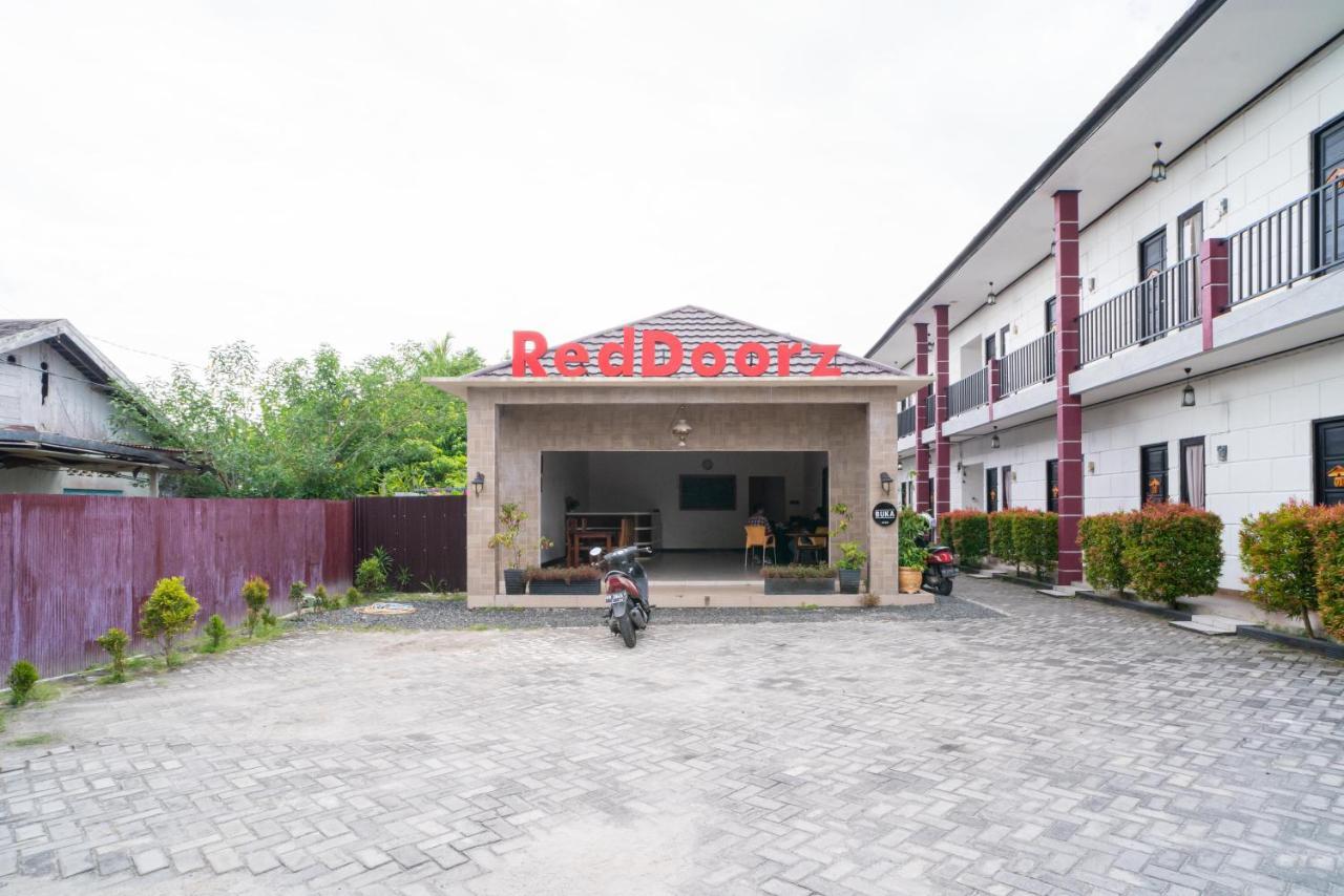 Reddoorz @ Wisma Pangrango Palangkaraya Buitenkant foto