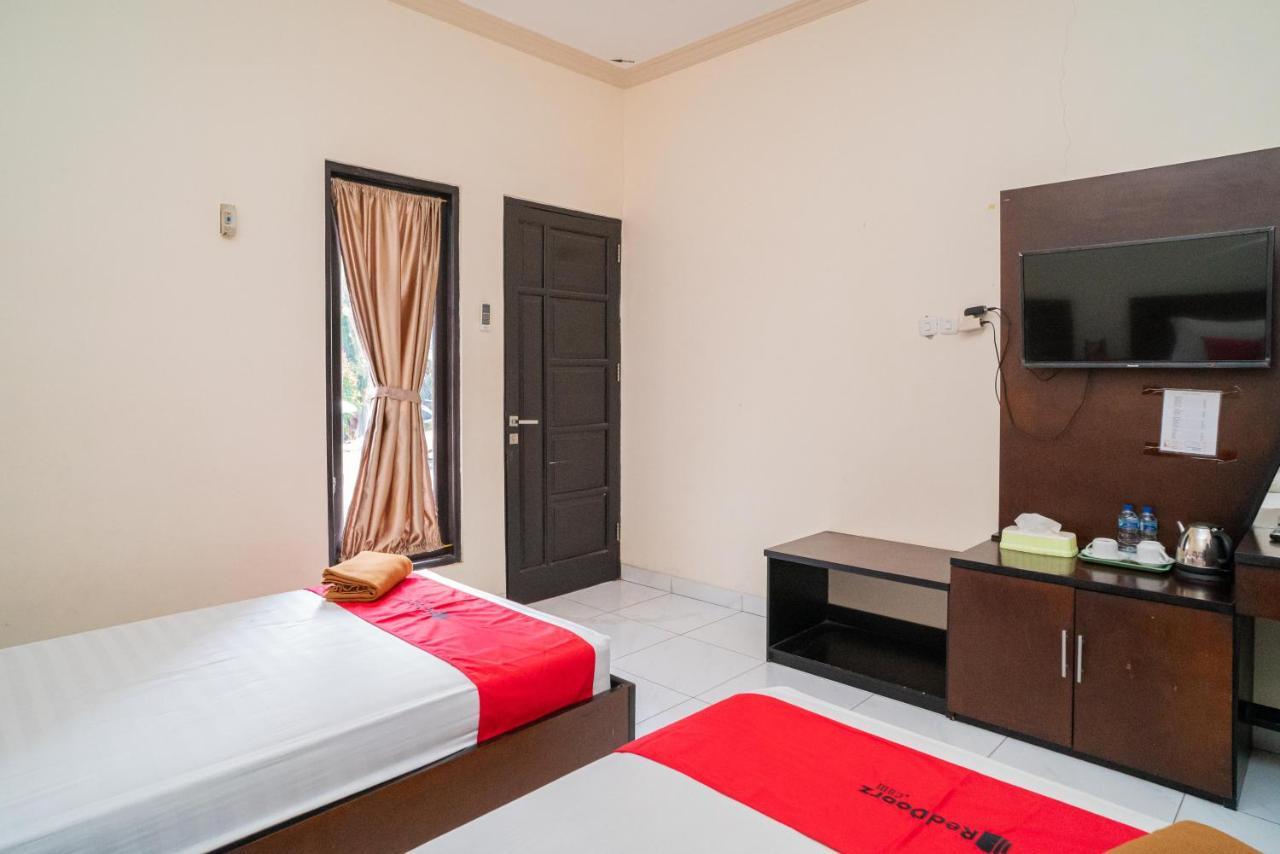 Reddoorz @ Wisma Pangrango Palangkaraya Buitenkant foto